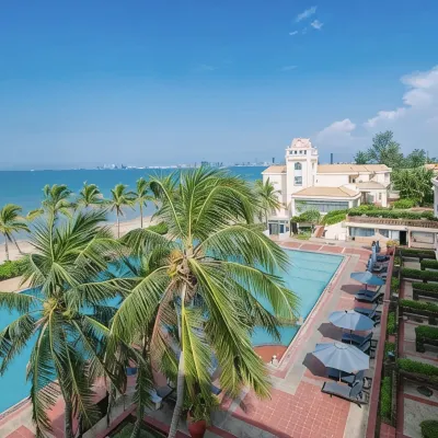 Noble Yacht Club Hotels near Holiday Beach
