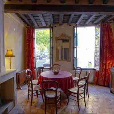 Provençal charm Comfortable Vacation Home Dining/Meeting Rooms