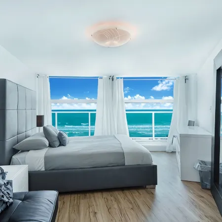 Luxury - Ocean Front 3 Bed 2 Bath Two Story Condo in Beach, Discounts Available!