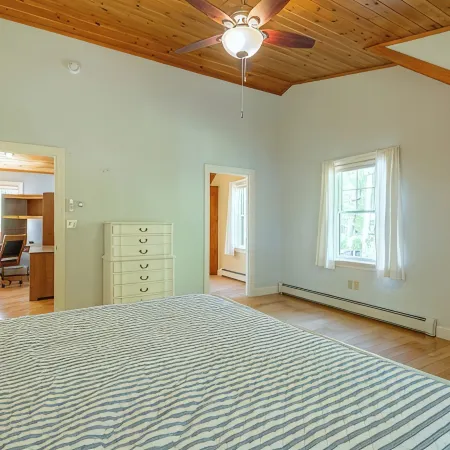 Spacious Lakehouse +Private Dock+Firepit+Kayaks