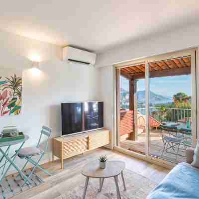 Tiny house, private garden, pool, tennis, parking Rooms