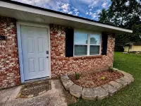 Drew’s Delight - Relax in Comfort!  Modern, Fully Remodeled, No Stairs! Hotels in Wright County