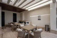 Luxury Modern Beachfront Apartment - Incredible Sunrise and Sunset View