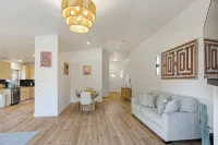 Desert Dreams - Charming 2-bedroom house with a salt water pool