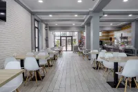 Moretel  Hotel - Homestays