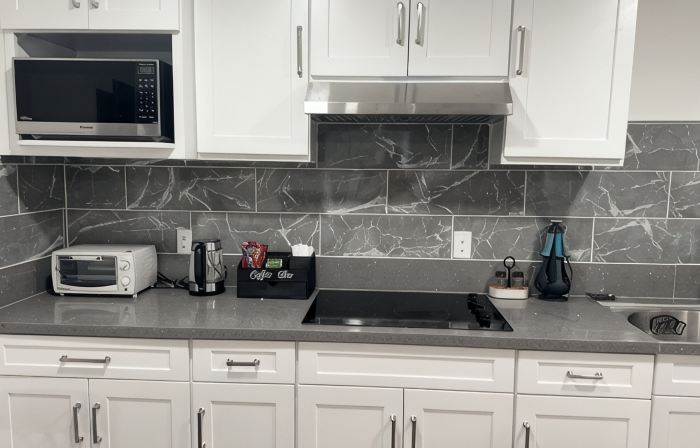 Charming studio in welcoming Glendora with AC, WiFi & full kitchen