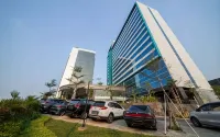 Avenzel Hotel & Convention Cibubur - parking