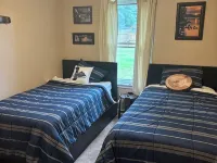 Vintage 4-bedroom house with WiFi in Schroon Lake Hotels in Schroon
