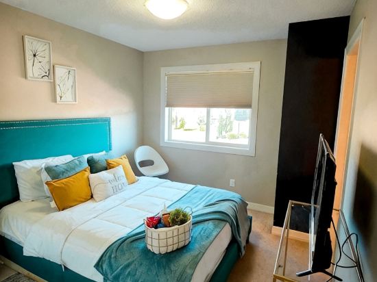 Cozy bedroom in a townhouse in Copperfield Calgary