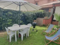 Marina di San Nicola holiday home with garden فنادق في لادیسپولی