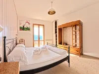 Villa Arianna – Panorama Suite, Lake Garda view apartment with pool Hotels in Tignale