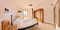 Villa Arianna – Panorama Suite, Lake Garda view apartment with pool