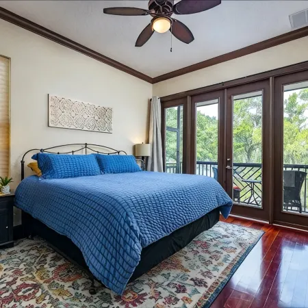 Bigfoot Bungalow -Enjoy being directly on the clear waters of Weeki Wachee River