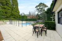 Luxury Family Retreat with Pool | Pymble Station -  case vacanza in affitto