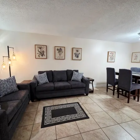 Toria Suites Condo 924