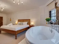 Bliss @ Pickwell Manor - amazing apartment in this manor house with hot tub クロイドのホテル
