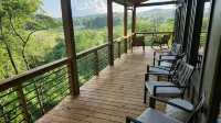 Luxe Cabin, View, 4 Bedrooms, 3 Kings, Private, 8 min to DT BR