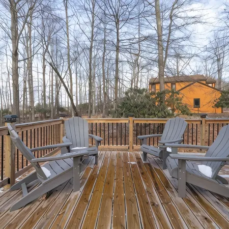 Raccoon House & Spa. Scandinavian style retreat w/ sauna and hot tub.