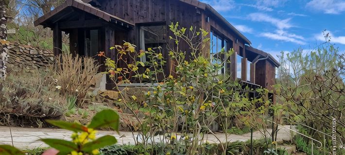 Le Foubert : Chalet Luxueux Avec vue Imprenable sur Saint-céneri-le-gérei Hotels in Orne