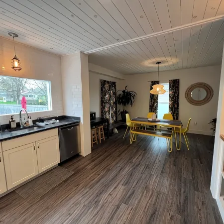 1000 Islands Home with River View and Close Proximity to Antique Boat Museum