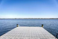 Charming waterfront 3-bedroom, 3 bath house with gourmet kitchen in Milton, FL - Homestays
