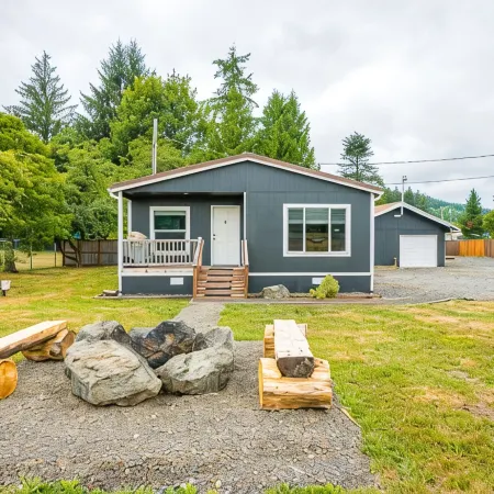 Beaver Pines: Central Hiking Base w/Hot Tub.