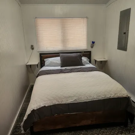 Deer Charming 2-bedroom Fly Fishing cabin with WiFi, AC in Waterville, PA