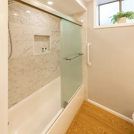 Secluded Private Suite in Bridle Trails – Near Major Tech & 25 Min to Seattle
