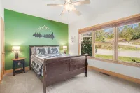 Mountain Views - Hot Tub - Firepit - Gameroom - Near Blue Ridge Parkway & AVL - balcony