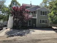4 BR, 3 Bath  Close Walk To Everything! 1/2 Mile to Center 8/10 to Beach - Homestays