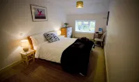 Luxury 4 bedroom North Norfolk cottage in lovely coastal village location