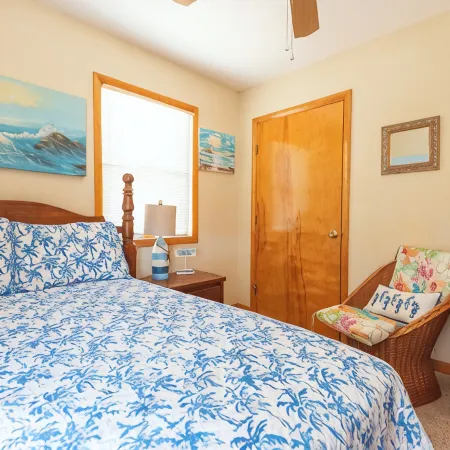 Charming 4-bedroom house. Walking distance to the Beach and Restaurants!