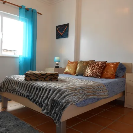 2 bedroom top floor apartment, swimming pool, Air-Con.