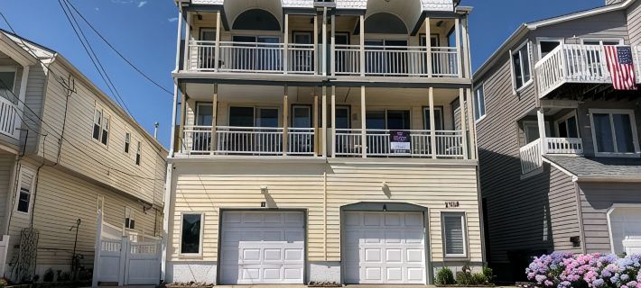 Family Friendly - 1/2 Block To Beach - 4 BR 3 Bath - Driveway Parking! Hotels in Brigantine