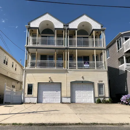 Family Friendly - 1/2 Block To Beach - 4 BR 3 Bath - Driveway Parking!