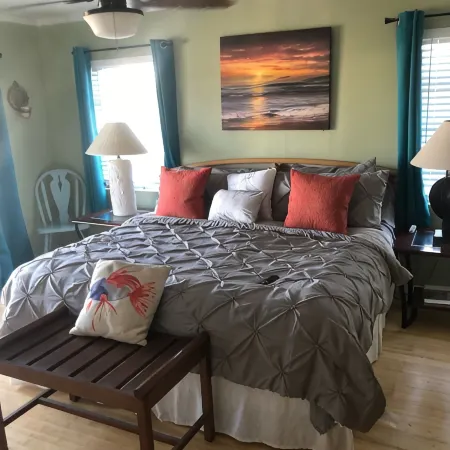 Summer Vacation at Gulf Side Gem! 45 ft. Dock, Pool , Hot Tub and More