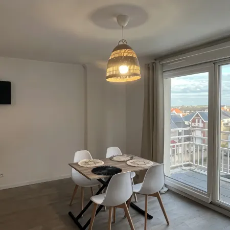 Studio Rénové à 30 Mètre de la Plage, 300 Mètre du Centre Ville 4 Couchages