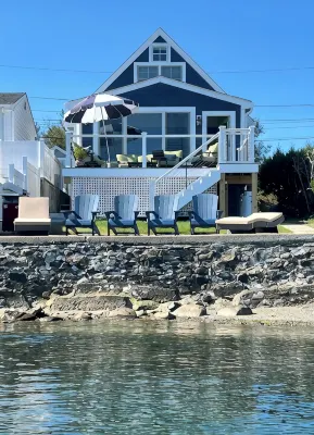 New WATERFRONT home in Portsmouth! - Homestays