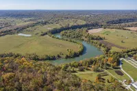 Bourbon Barrel Cabin B.  There are 2 cabins available A & B. Brand new Cabins. - Homestays