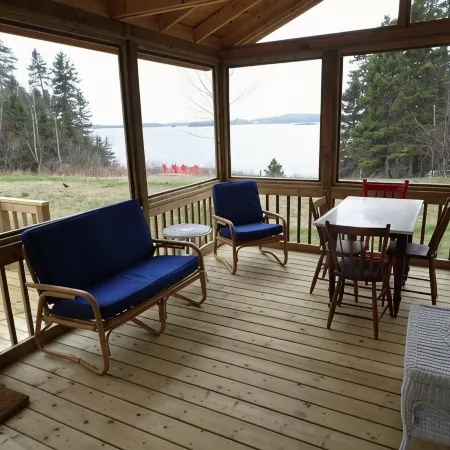 Starfish Cottage:  Ocean Views, Walking Trail Above the Shore with NEW Master BR