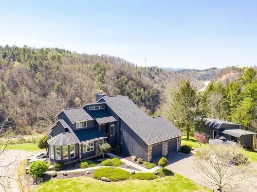 Beautiful hilltop retreat, secluded yet convenient to Asheville, Weaverville. - Wifi