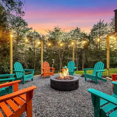 Neon Dream Lodge! Pickleball, Hot Tub, Theater