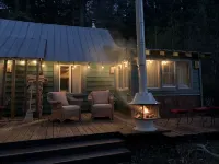 Pet Friendly Quiet Cabin with Privacy, Hot Tub, and Backcountry Access.