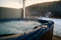 Family & Friends Retreat w/HotTub, Amazing Views, 5 big bedrooms & 14 acres - 木屋