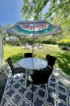 The charming Glenn Cottage! Walk to Lake Michigan! - 鄉村度假屋