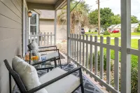 Family Friendly Neighborhood~ Easy Beach Access - Jacuzzi