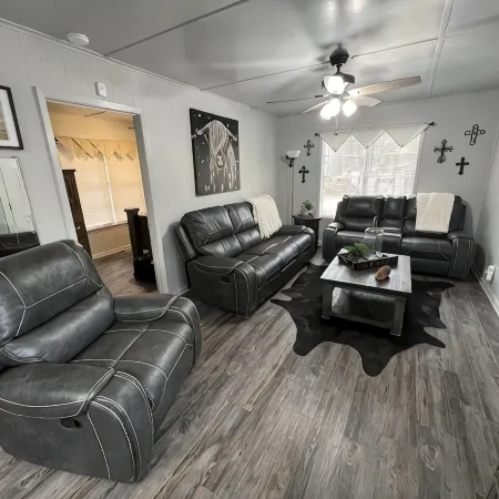 Cozy & Comfortable - close to Lake Texoma ( plus 40 amp RV HookUp)
