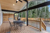 Ultimate Getaway: Movie Theater, Sauna, Hot Tub,WiFi, EV Charging,Pet-Friendly - 小木屋