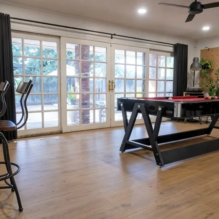 Modern Home 3-Br Retreat — Quiet, Cozy, & Family-Friendly in Fresno.