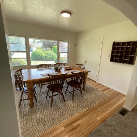 Cozy Home Across From Holt Arena and ISU Campus!